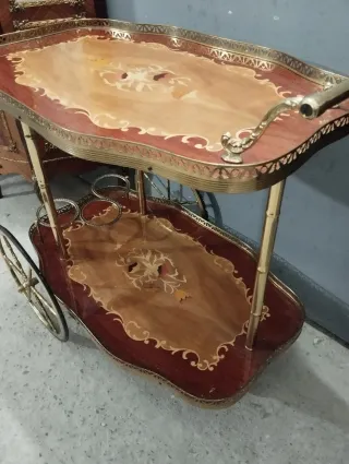 Camarera antigua madera y metal