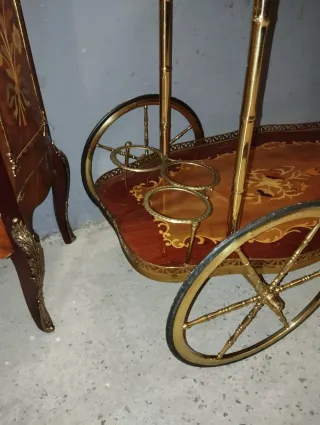 Camarera antigua madera y metal