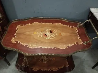 Camarera antigua madera y metal