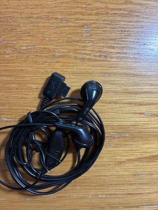 Cargador LG y Auriculares LG Negros