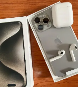 iPhone 15 Pro Max 256 GB GrisE. + Airpods GEN 1