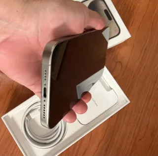 iPhone 15 Pro Max 256 GB GrisE. + Airpods GEN 1