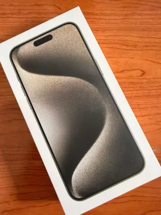 iPhone 15 Pro Max 256 GB GrisE. + Airpods GEN 1