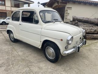 SEAT 600.  E 2025