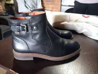 Botín Pikolinos Negro Piel Hebilla