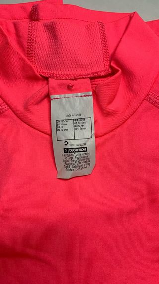 Camiseta térmica Wedze infantil rosa.