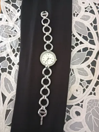 Orologio con zirconi