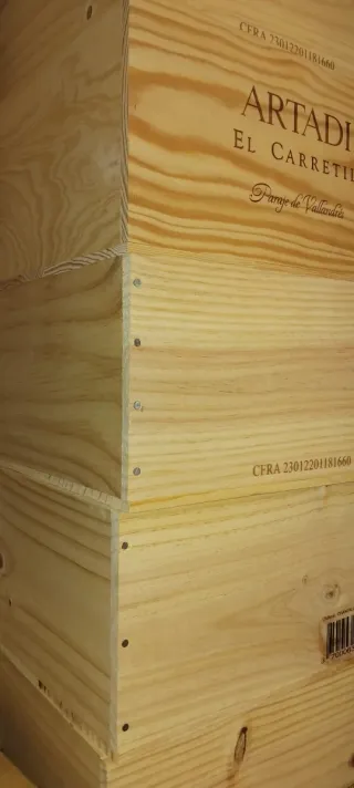 Cajas de madera de vino y cava