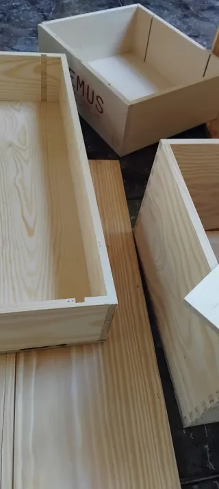 Cajas de madera de vino y cava
