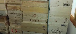 Cajas de madera de vino y cava