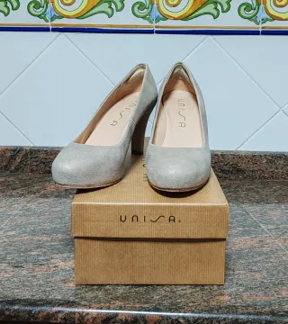 Zapatos de salón UNISA beige mujer