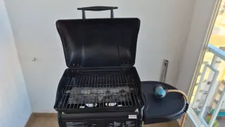 Barbacoa de gas negra y gris