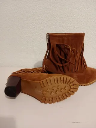 Botines Marrones con Flecos Talla 40