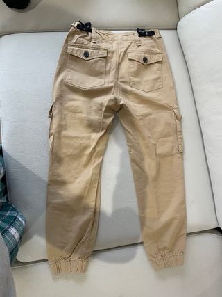 Pantalón cargo Bershka beige
