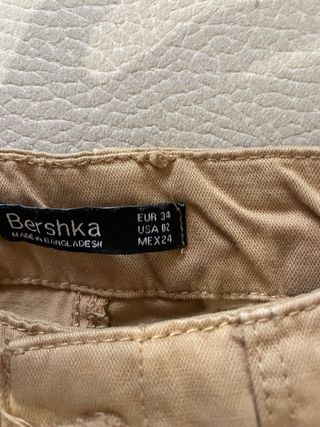Pantalón cargo Bershka beige