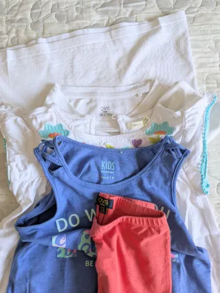 Conjunto 3 camisetas y piratas 7 años