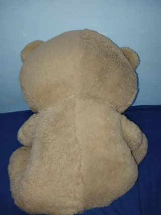 Oso de peluche marrón con corazón
