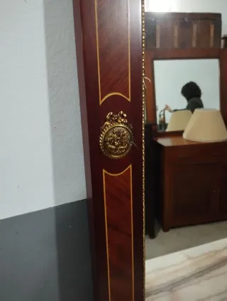 Consola antigua de madera y mármol