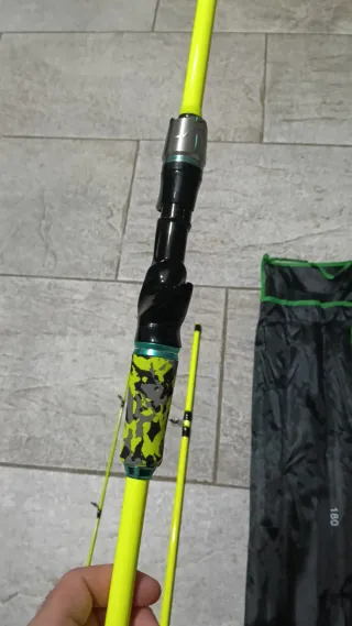 Caña de pescar casting fluorescente de carbono