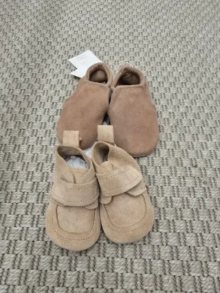 2 pares botines ante bebé Zara