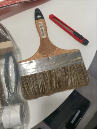 Kit para empapelar paredes.