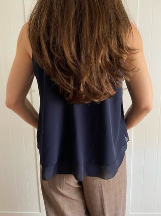 Blusa azul con tirantes finos