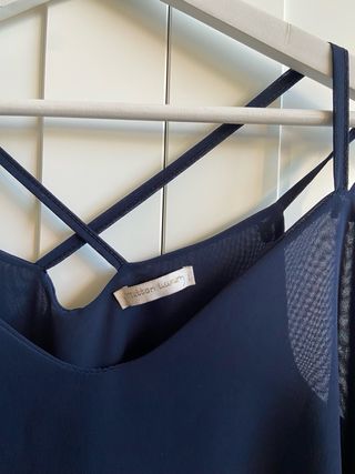 Blusa azul con tirantes finos