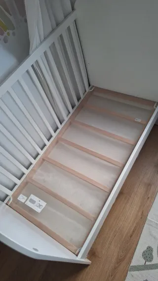 Cuna IKEA blanca con cajones