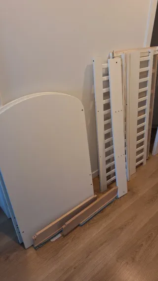 Cuna IKEA blanca con cajones