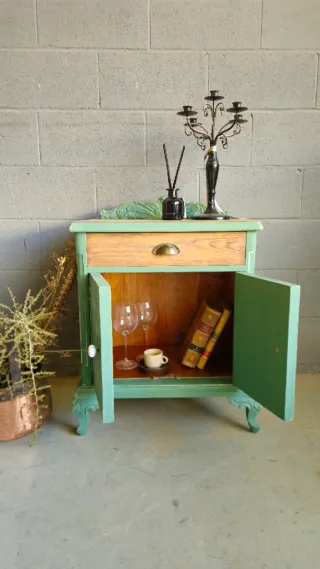 Mesita de noche antigua 2 und