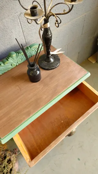 Mesita de noche antigua 2 und