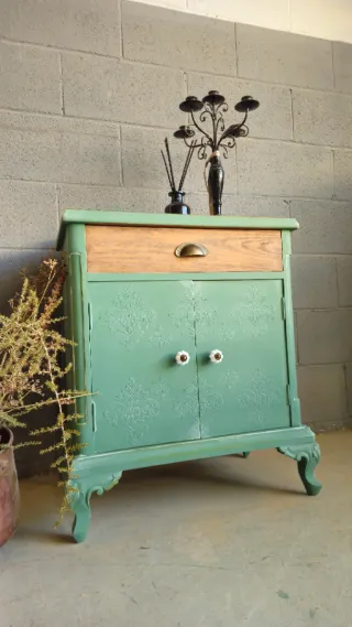 Mesita de noche antigua 2 und