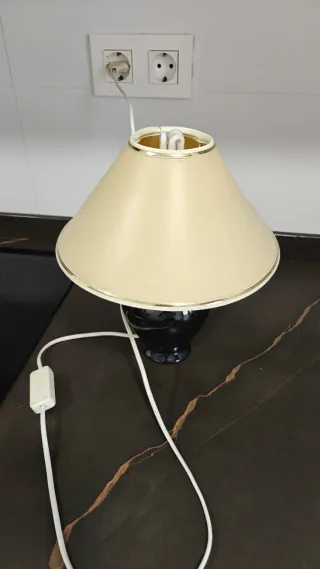 Lámpara de mesa cerámica negra y beige