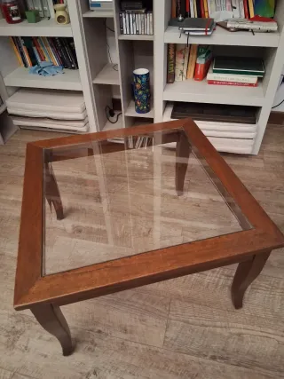 Tavolino da caffè in legno e vetro