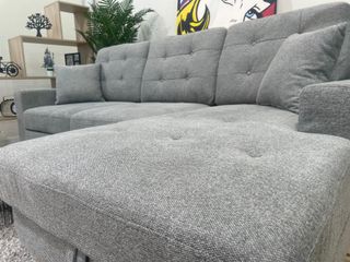 Elegante chaise longue nuevo con patas de madera