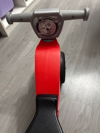 Triciclo infantil rojo y negro