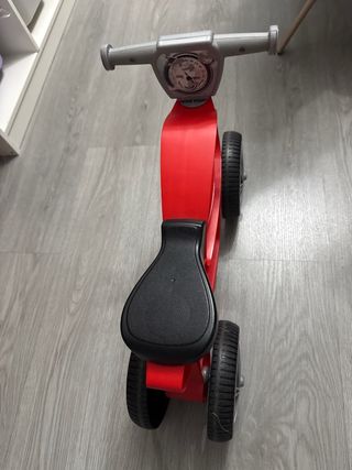 Triciclo infantil rojo y negro