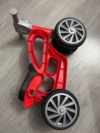 Triciclo infantil rojo y negro