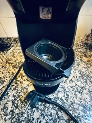 Cafetera Dolce Gusto Krups Negra