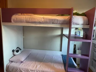 Litera juvenil morada y blanca