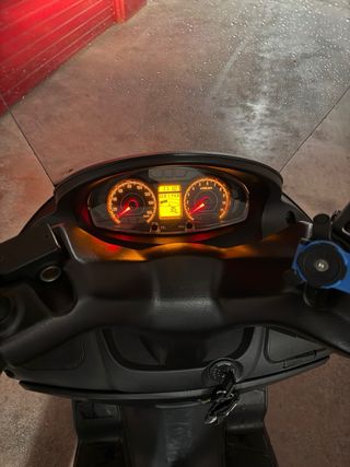 Suzuki Burgman 200 2014