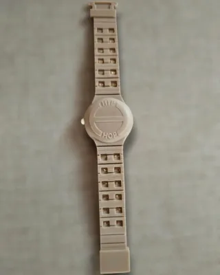 Orologio Hip Hop beige con borchie dorate