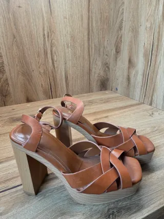 Sandalias de piel Zara marrones