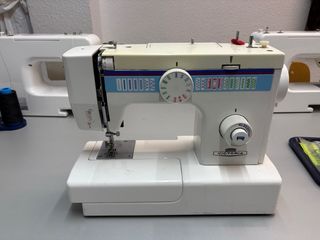 Máquina de coser Victoria