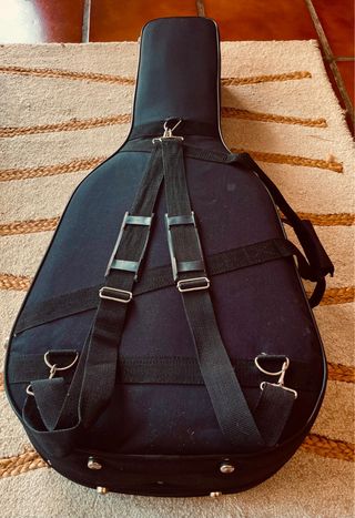 Guitarra Admira María con funda de calidad.