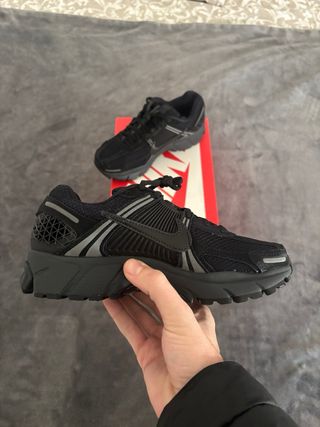 Nike Vomero 5 Negro Talla 36.5