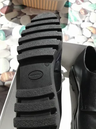 Scarpe donna Patty B nere con strass