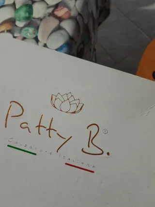 Scarpe donna Patty B nere con strass