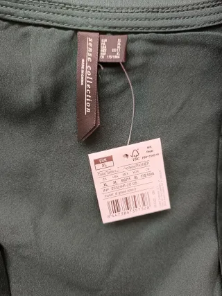 Bata larga satén verde XL sin estrenar.
