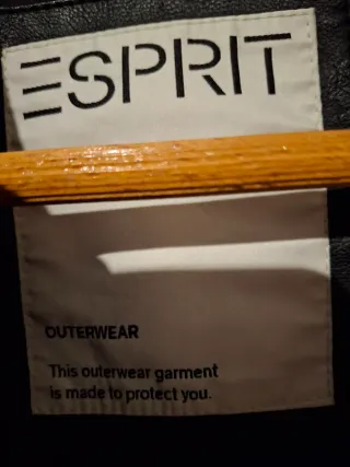 Chaqueta Esprit Negra de Chico por no usarla.
